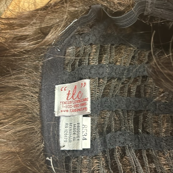 Beautiful wig TLC - Picture 6 of 9